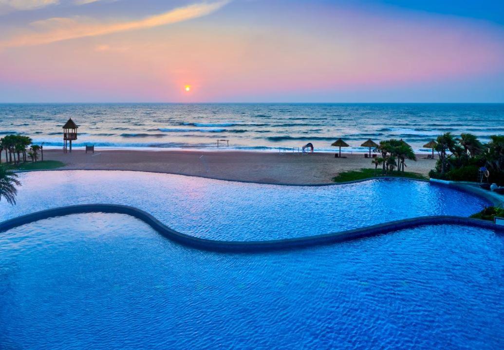 Dusit Thani Shuangyue Bay Resort Huizhou Huidong Exterior photo